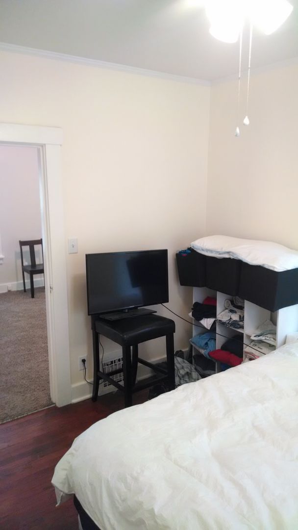 Building Photo - 3 Bedroom Morton Meadows Home for Rent - Close to Everything!