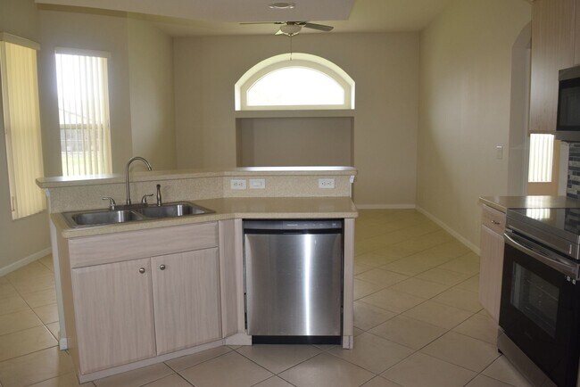 Building Photo - Stunning upgraded and immaculately maintained 3/2/2 home close to Gatlin I-95