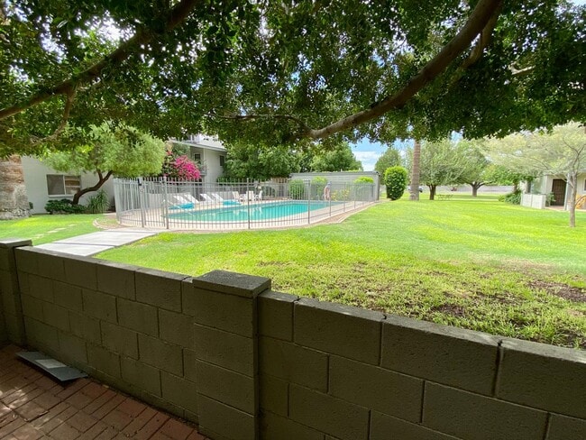 Building Photo - MOVE IN SPECIAL-NO RENT DUE UNTIL JANUARY 1, 2026 - 2 Bedroom 2 Bathroom in Central Phoenix