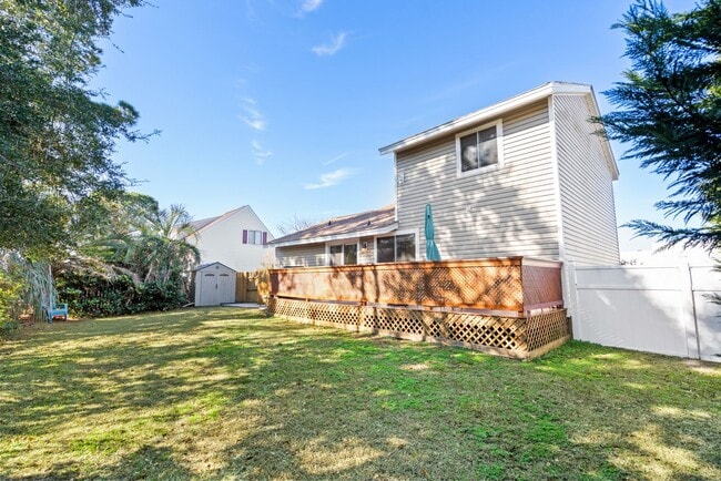 Building Photo - 505 Plantation Dr