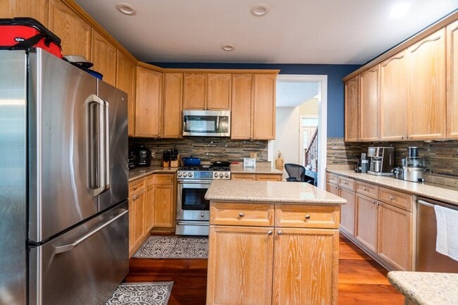 Building Photo - 821 Loch Island Dr