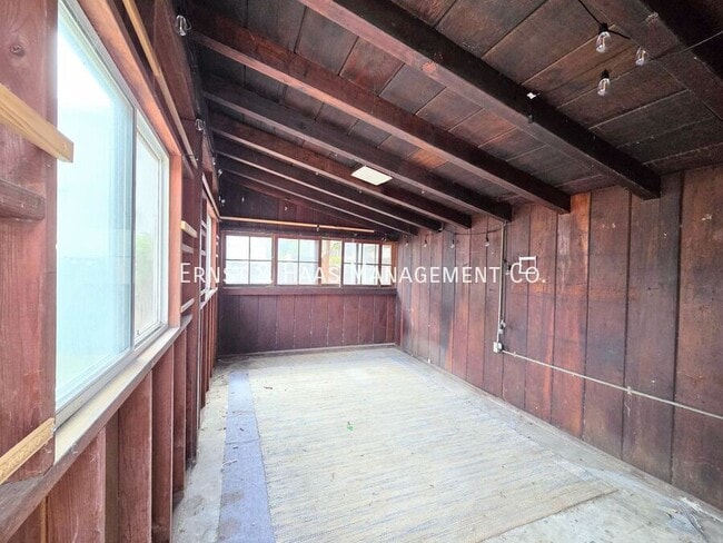 Building Photo - 1067 Ximeno Ave