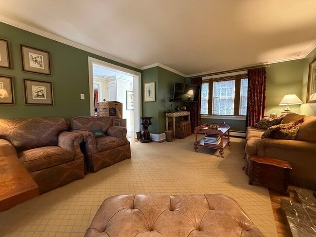 Building Photo - 506 Roslyn Pl