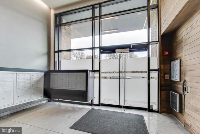 Building Photo - 1550 11th St NW