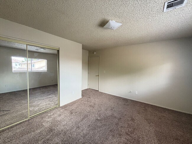 Building Photo - 43301 20th St W