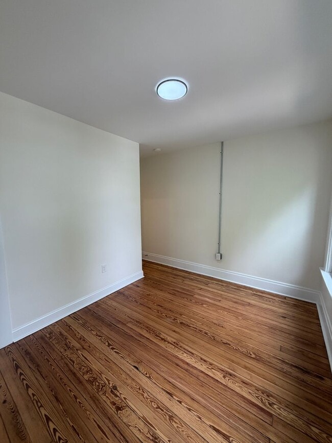 Building Photo - 423 Hanford St