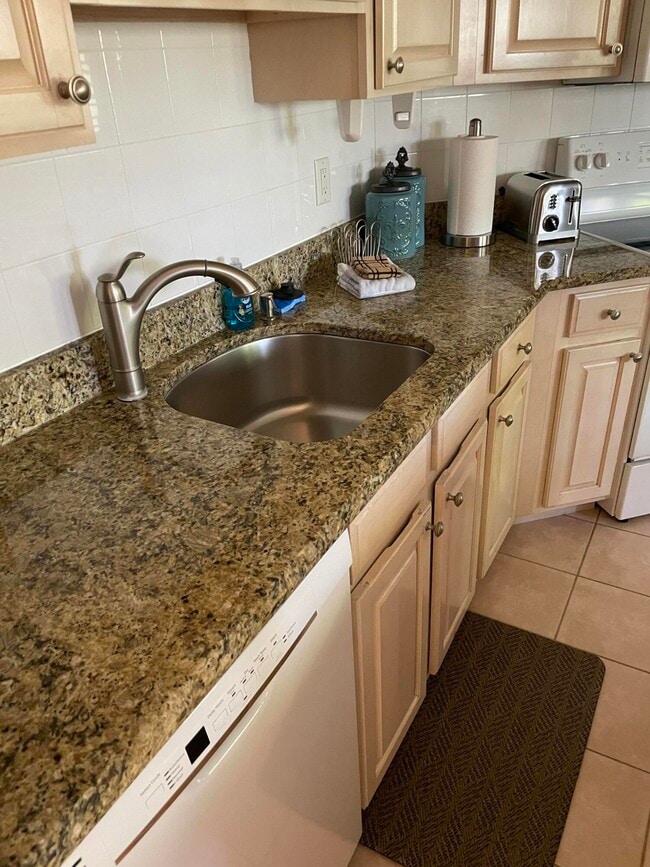 Building Photo - 10067 Perfect Dr