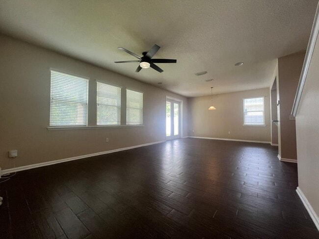 Building Photo - Stunning & Spacious  2 story home COMING S...