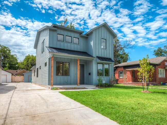 Building Photo - 2114 NW 20th St