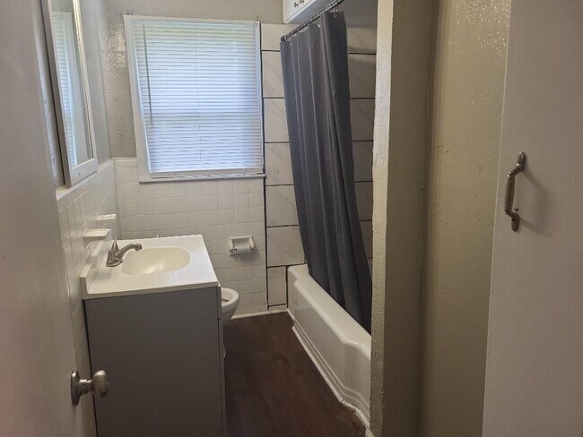 Building Photo - 2206 NW 19th St