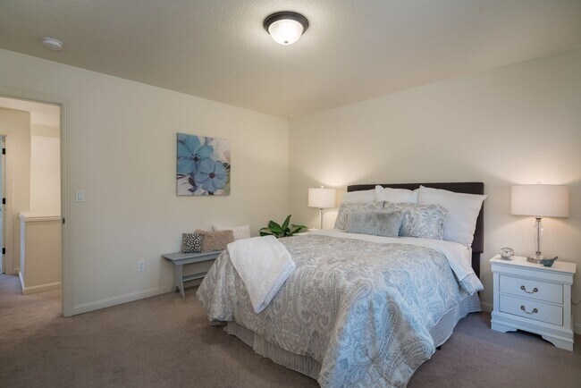 Building Photo - 4920 SW Slavin Rd