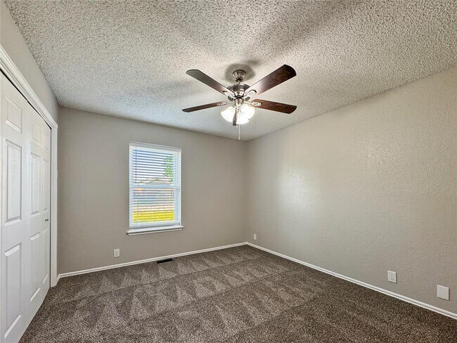 Building Photo - 2108 Shorewood Ln