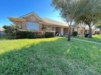 Building Photo - AUGUST PRE-LEASE!! 3 Bed/3 Bath Duplex in ...