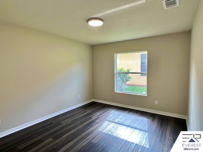 Building Photo - 7 Waywell Pl