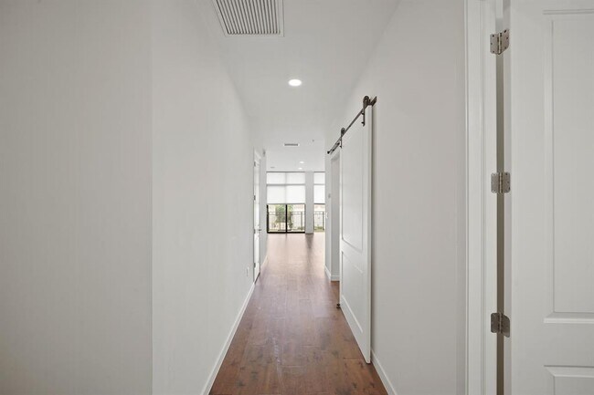 Building Photo - 4820 Caroline St
