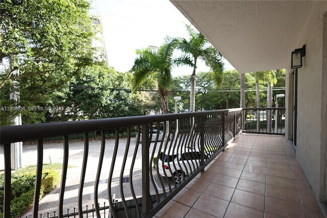 Building Photo - 1918 Brickell Ave