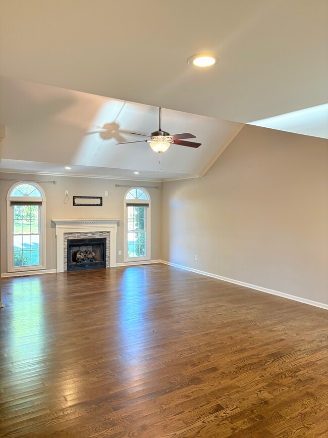 Building Photo - 747 Steeplechase Way