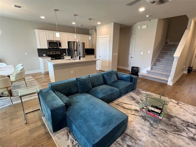 Building Photo - 11204 Gadsen Ln