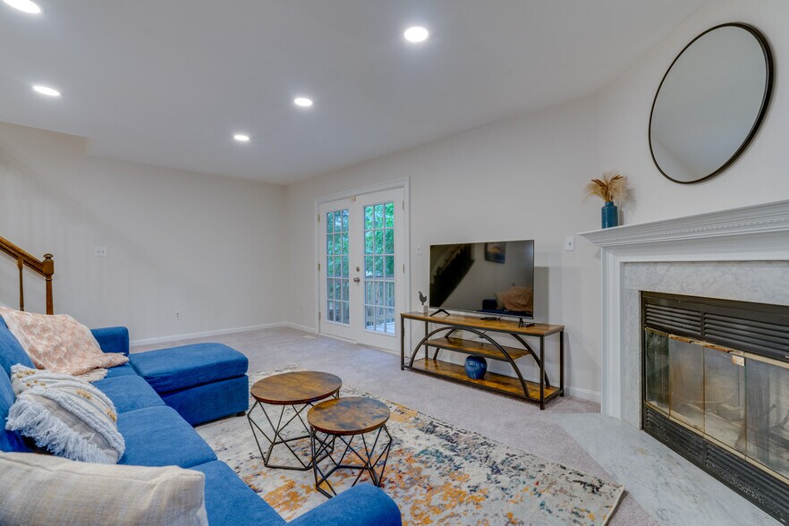 Building Photo - 3700 Roxbury Ln