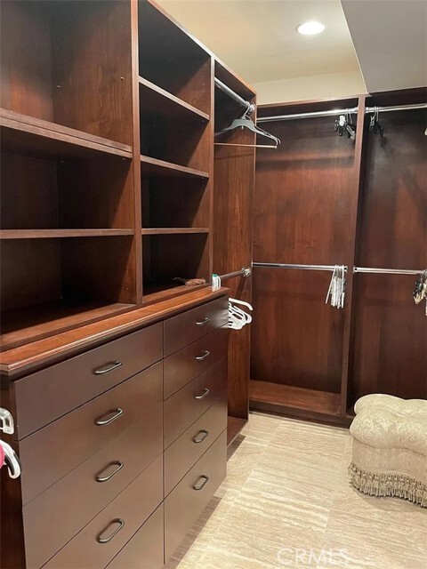 Building Photo - 504 Avocado Ave