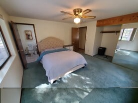 Building Photo - 14579 Crossroads Loop