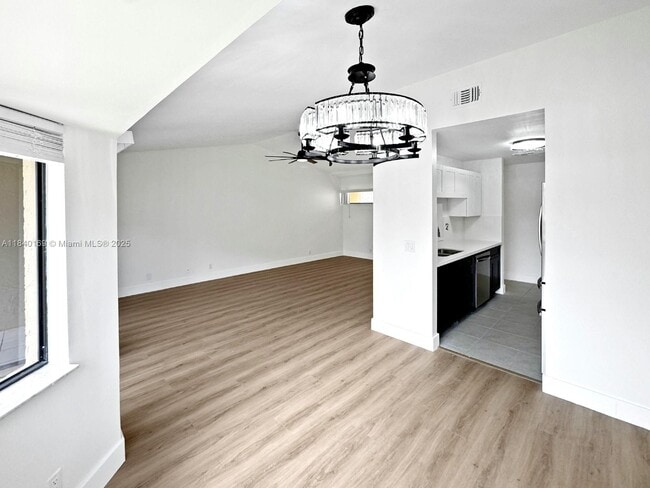 Building Photo - 9348 Chelsea Dr S