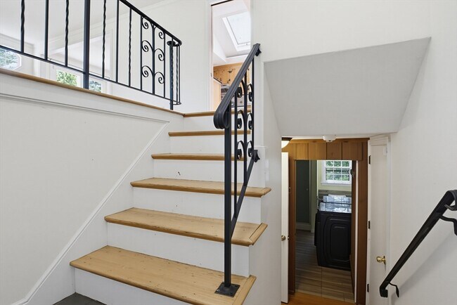 Building Photo - 37 Woodbury Rd