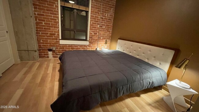 Building Photo - 114 W Adams St