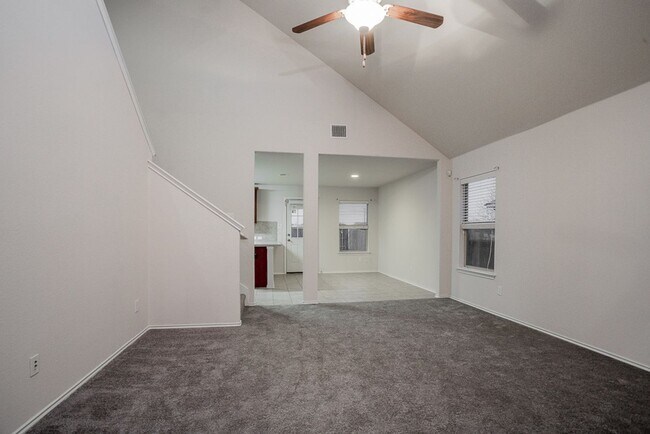 Building Photo - Beautiful 4/BR 2.5/BA Home with Incredible...