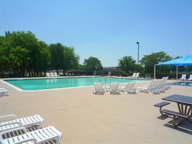 Building Photo - 2224 Red Oak Dr