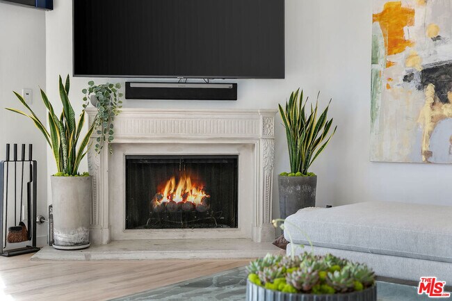 Building Photo - 1644 Marmont Ave