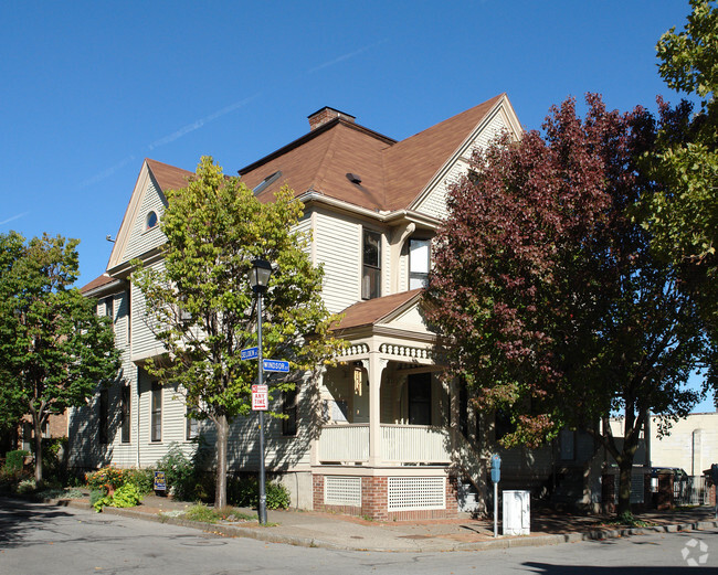 Primary Photo - 51-55 Windsor St