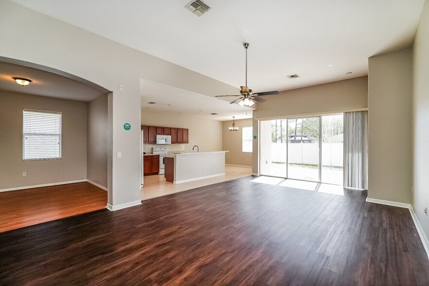 Building Photo - 10902 Tree Cactus Loop