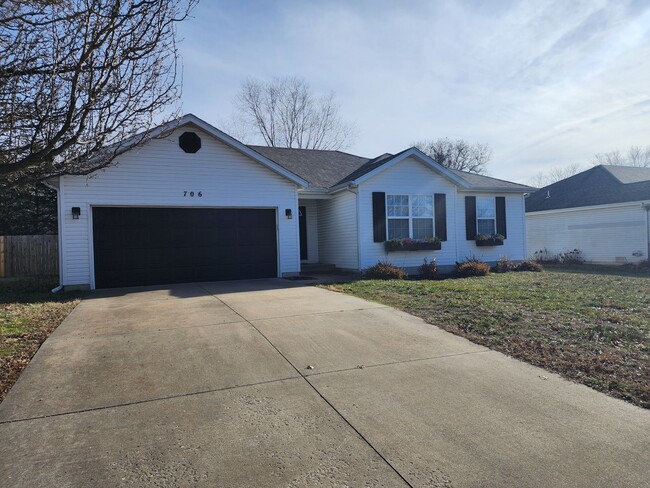 Building Photo - This Strafford Home Has It All ---