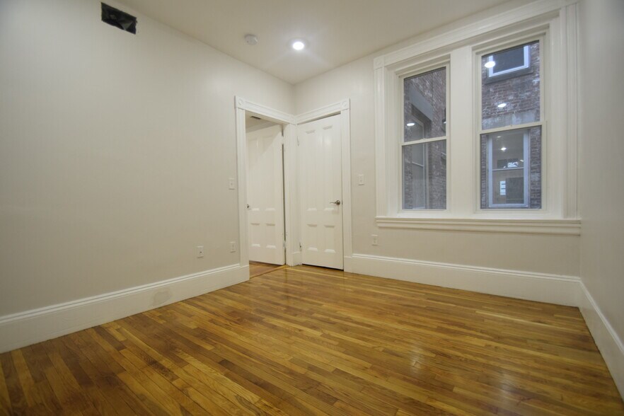 Building Photo - 31 Harvard St