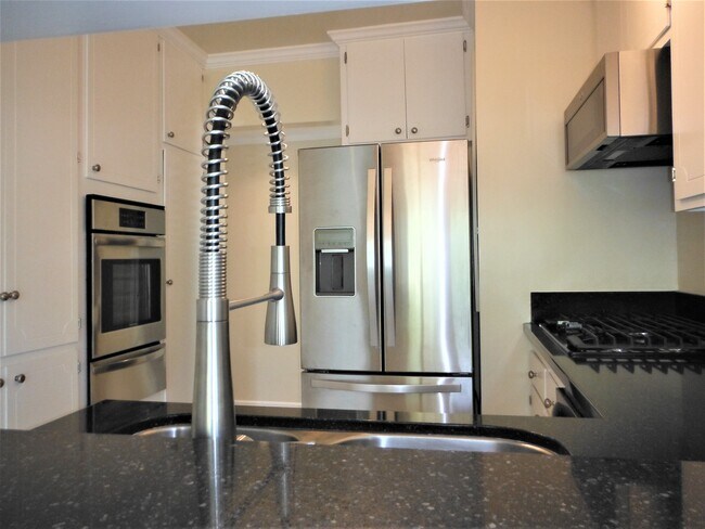 Building Photo - 3615 Greenfield Ave
