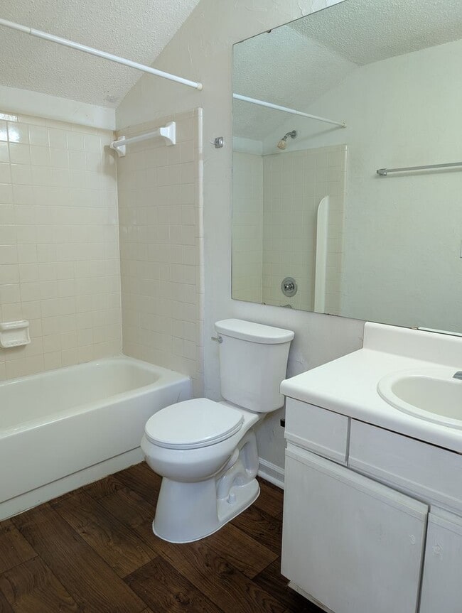 Building Photo - 2/2 Duplex Convenient to TCC and FSU