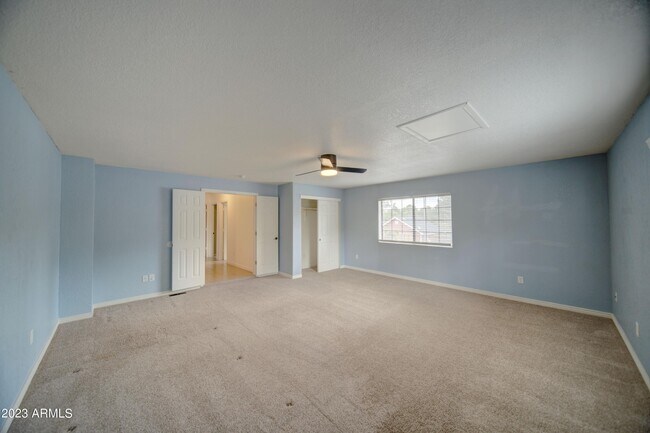 Building Photo - 480 N 6th Dr