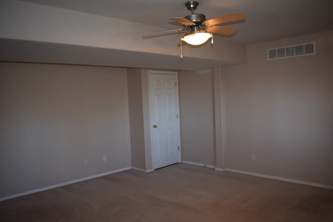 Building Photo - 4 bed / 3 bed Home with Gorgeous View!!!