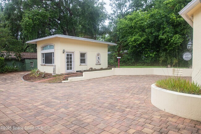 Building Photo - 1613 Indian River Dr