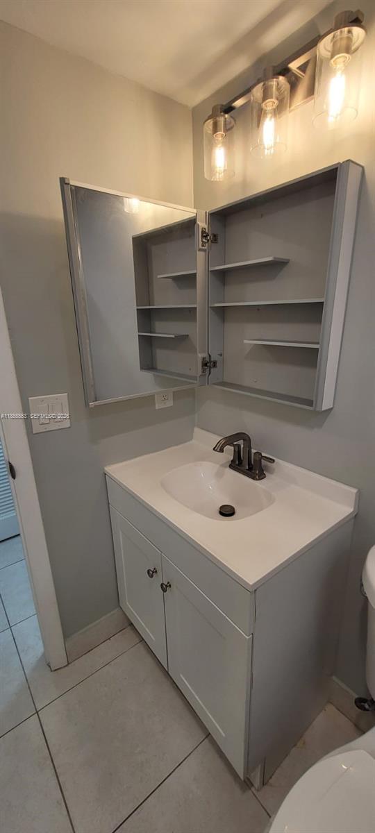 Building Photo - 202 Canterbury I