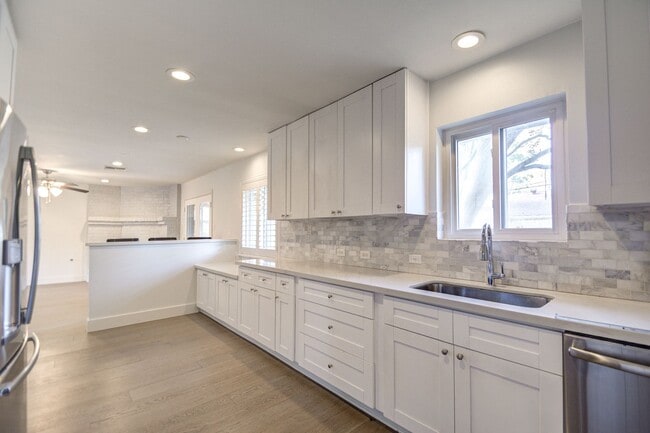Building Photo - Beautiful 3 Bedroom 2 Bath Home in Meyerla...