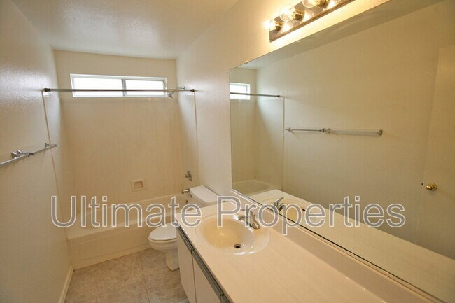 Building Photo - 12107 N 79th Dr