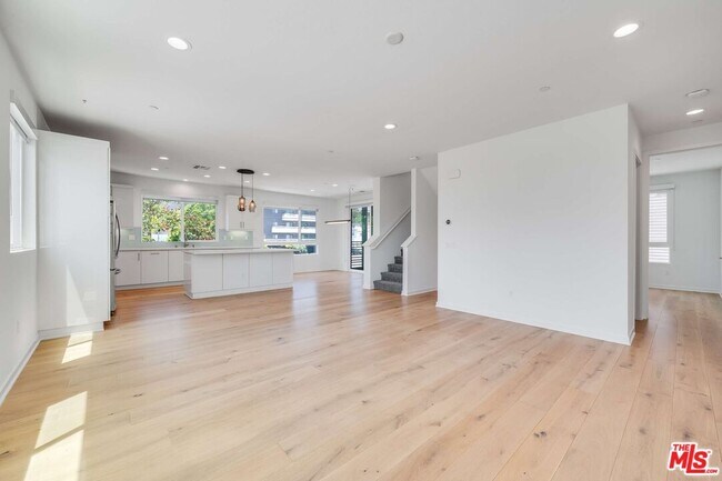 Building Photo - 4320 N Eagle Rock Blvd