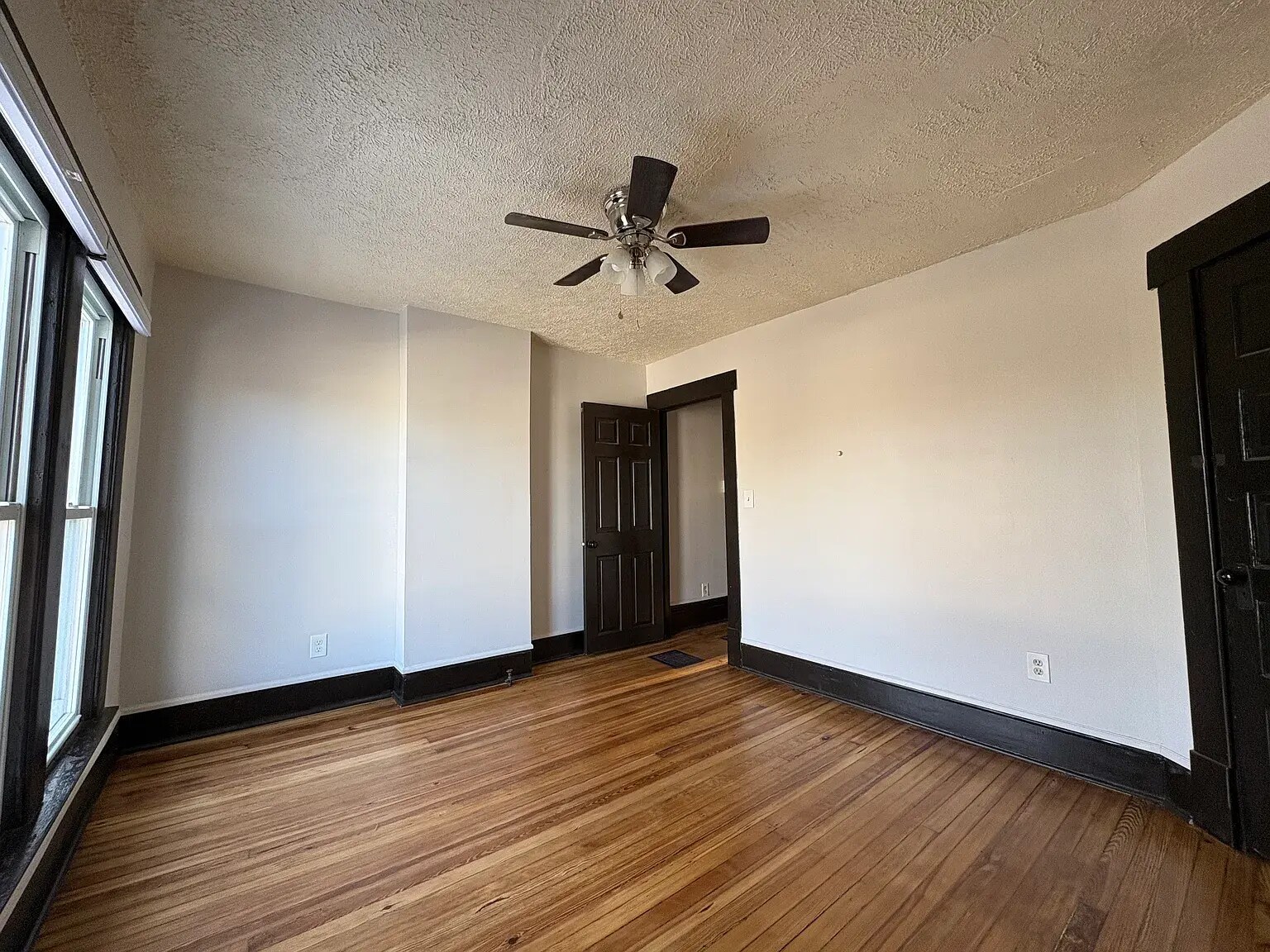 Building Photo - 687 E Columbus St