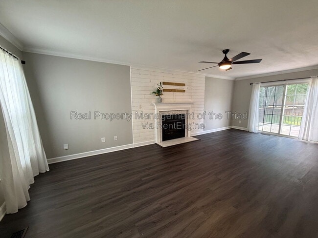 Building Photo - 2740 Bridgeport Dr