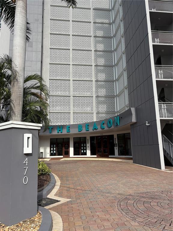 Building Photo - 470 3rd St S