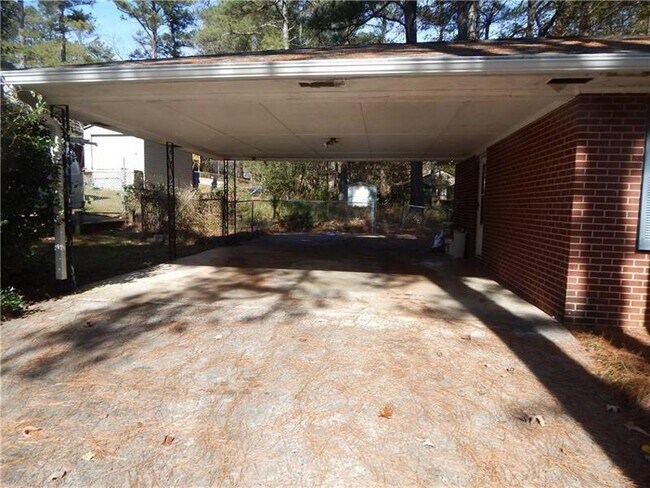Building Photo - 450 Church Rd SW