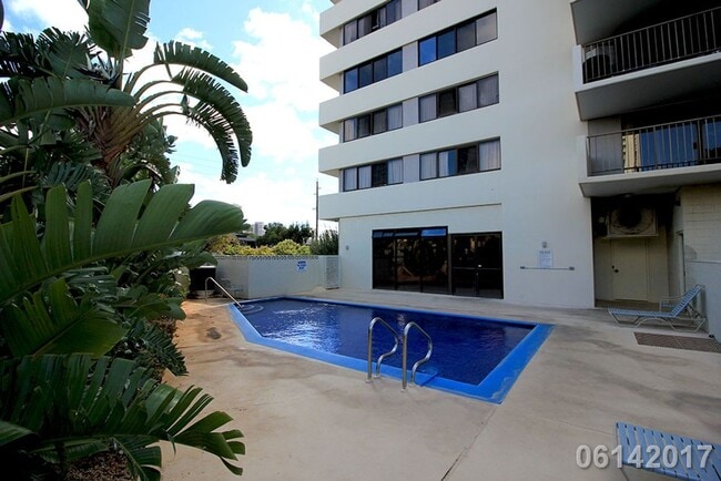 Building Photo - Move-In Ready & Conveniently Located 2BR /...