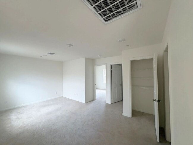 Building Photo - Beautiful Condo